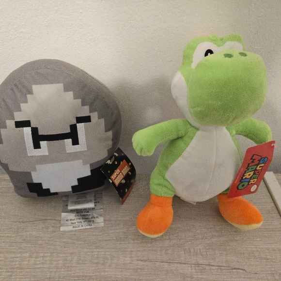 Super Mario Brothers Plush Nintendo Green Yoshi Dinosaur Toy & Gray Goomba NEW - Picture 1 of 5